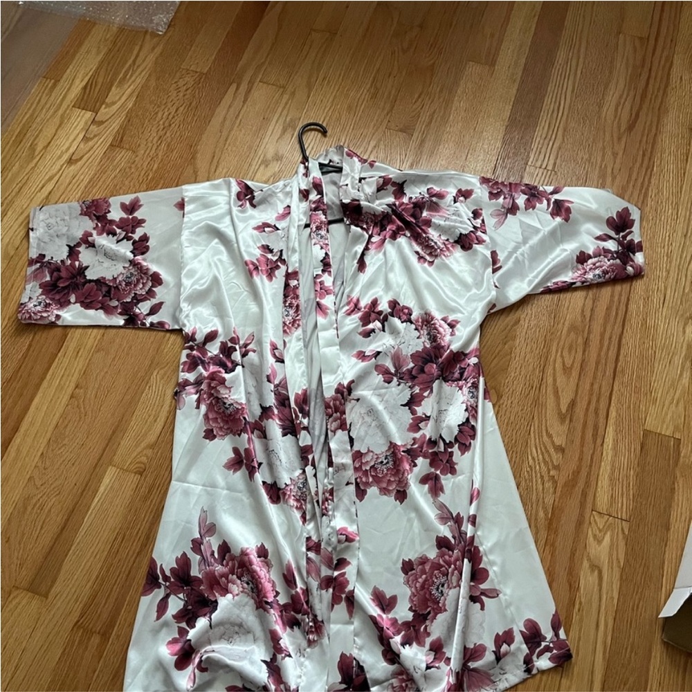 Bridal robe white and burgundy peony wedding get ready